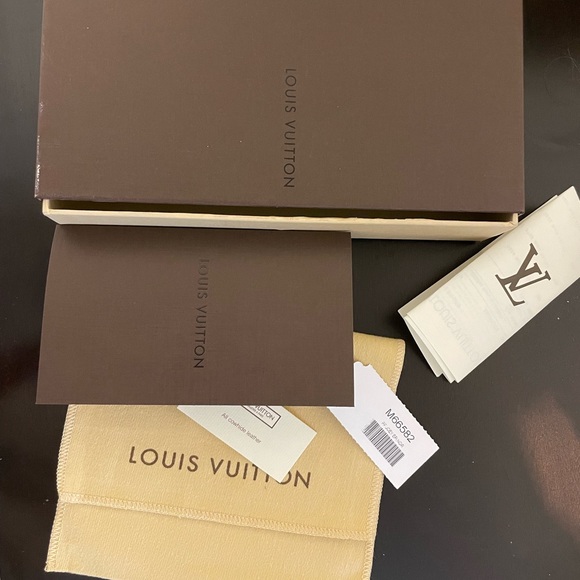 Louis Vuitton wallet - Picture 9 of 9